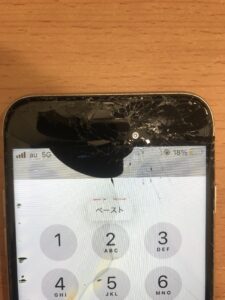 東山よりご来店、修理前のiPhoneSE3の状態2