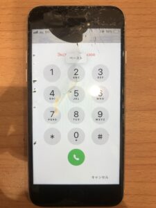 東山よりご来店、修理前のiPhoneSE3の状態1