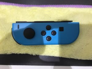 交野市よりご来店、修理前のJoyConの状態1