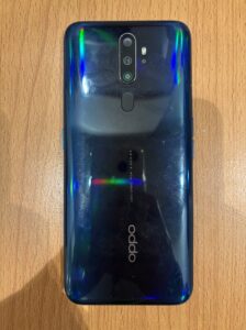 寝屋川市より、修理前のOPPO A5 2020の状態