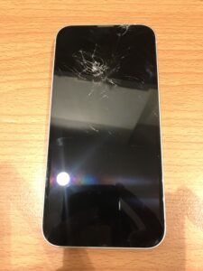 画面交換修理前のiPhone13