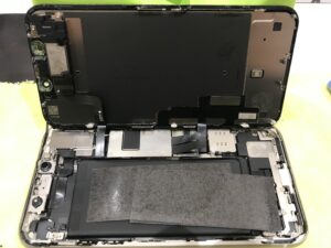 宇山よりご来店、修理中のiPhone11の状態