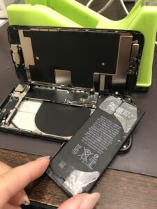 iPhone8の修理中