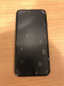 画面交換修理前のiPhoneSE3