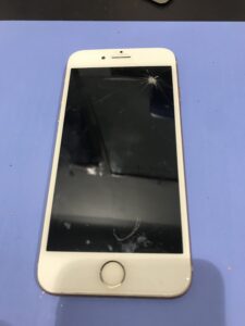 画面交換修理前のiPhone8の状態