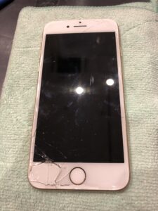 画面交換修理前のiPhone7の状態