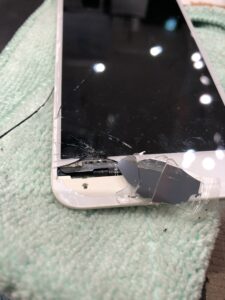 画面交換修理前のiPhone7の状態