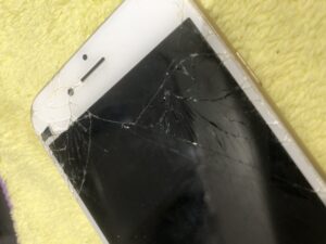 画面交換修理前のiPhone8