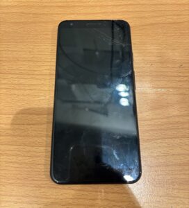 修理前のGoogle Pixel3a XLの状態