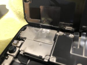 水没したiPhone11ProMaxの内部