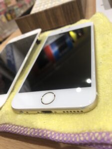 画面交換修理後のiPhone8