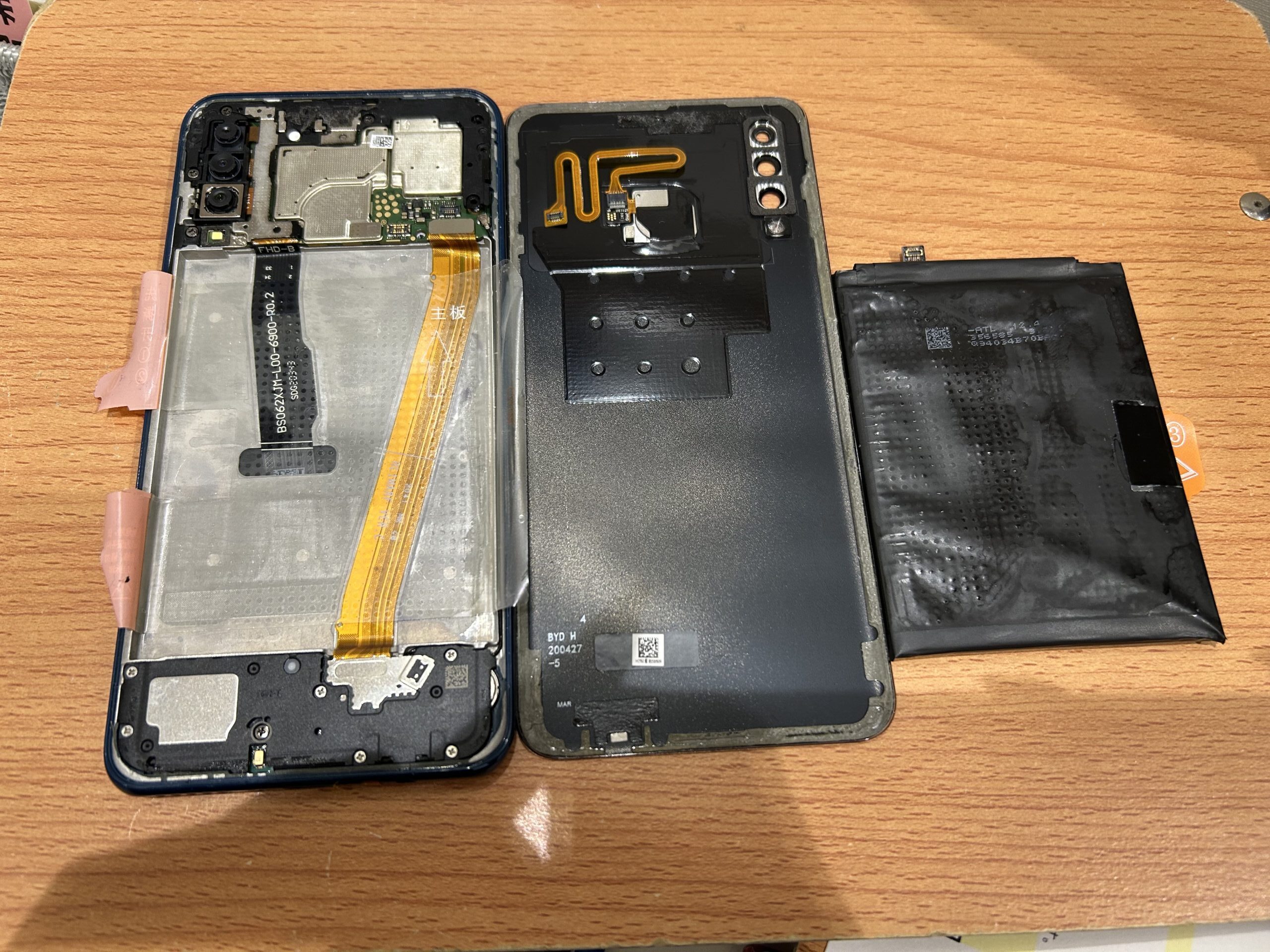 HUAWEI P30liteバッテリー膨張で背面が浮いてる？！ | スマホスピタル