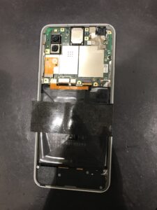 AQUOS Sense3Plusの修理中