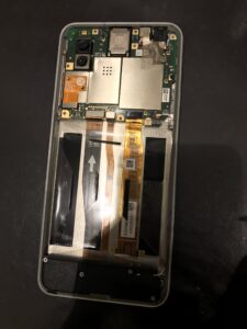 AQUOS Sense3Plusの修理中
