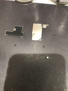 iPhone13miniの修理中