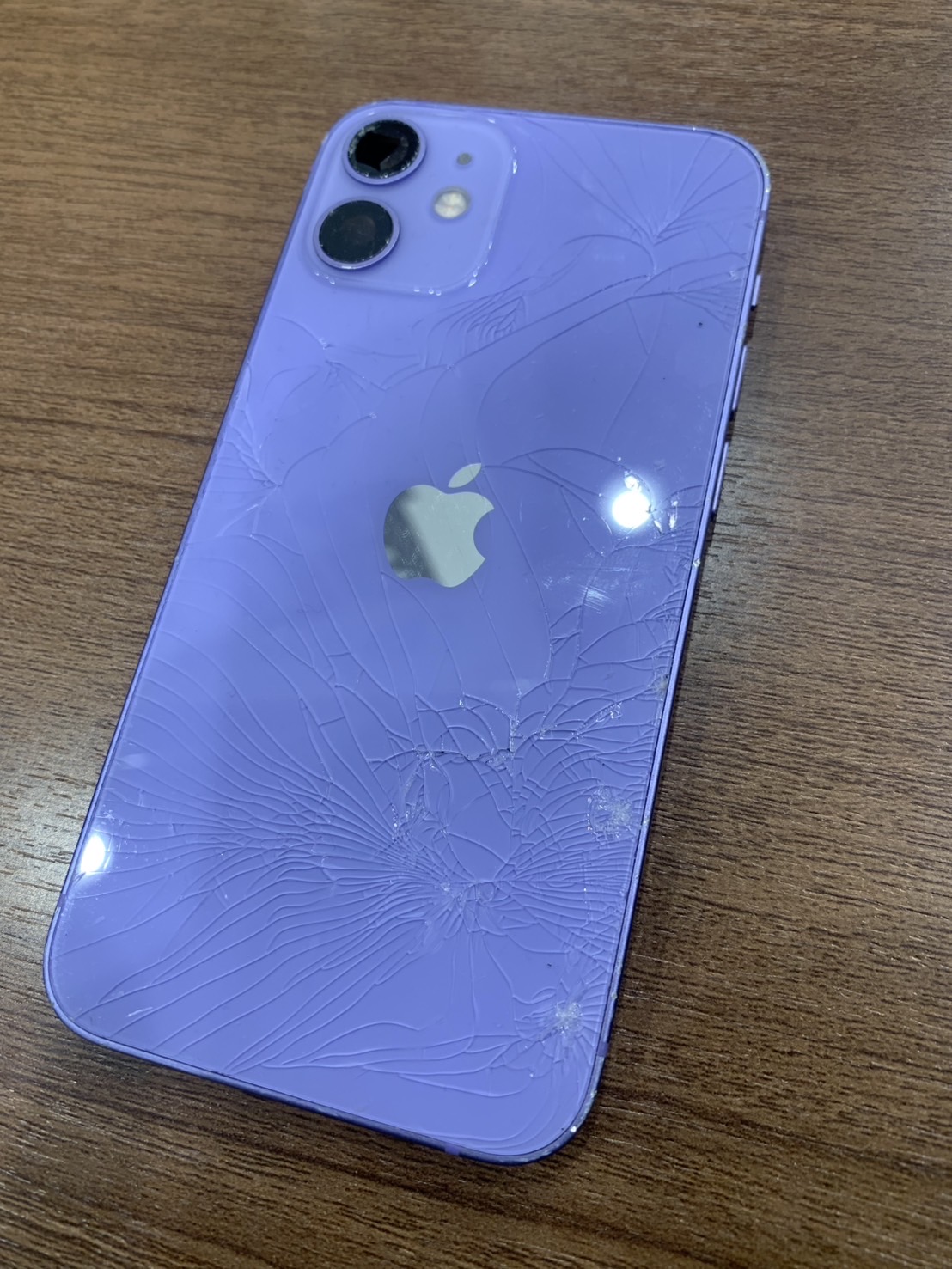 iPhone256GB背面割れ iPhone13】背面割れも修理できます！ | iPhone修理静岡 浜松市