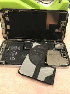 iPhone14Proの修理中