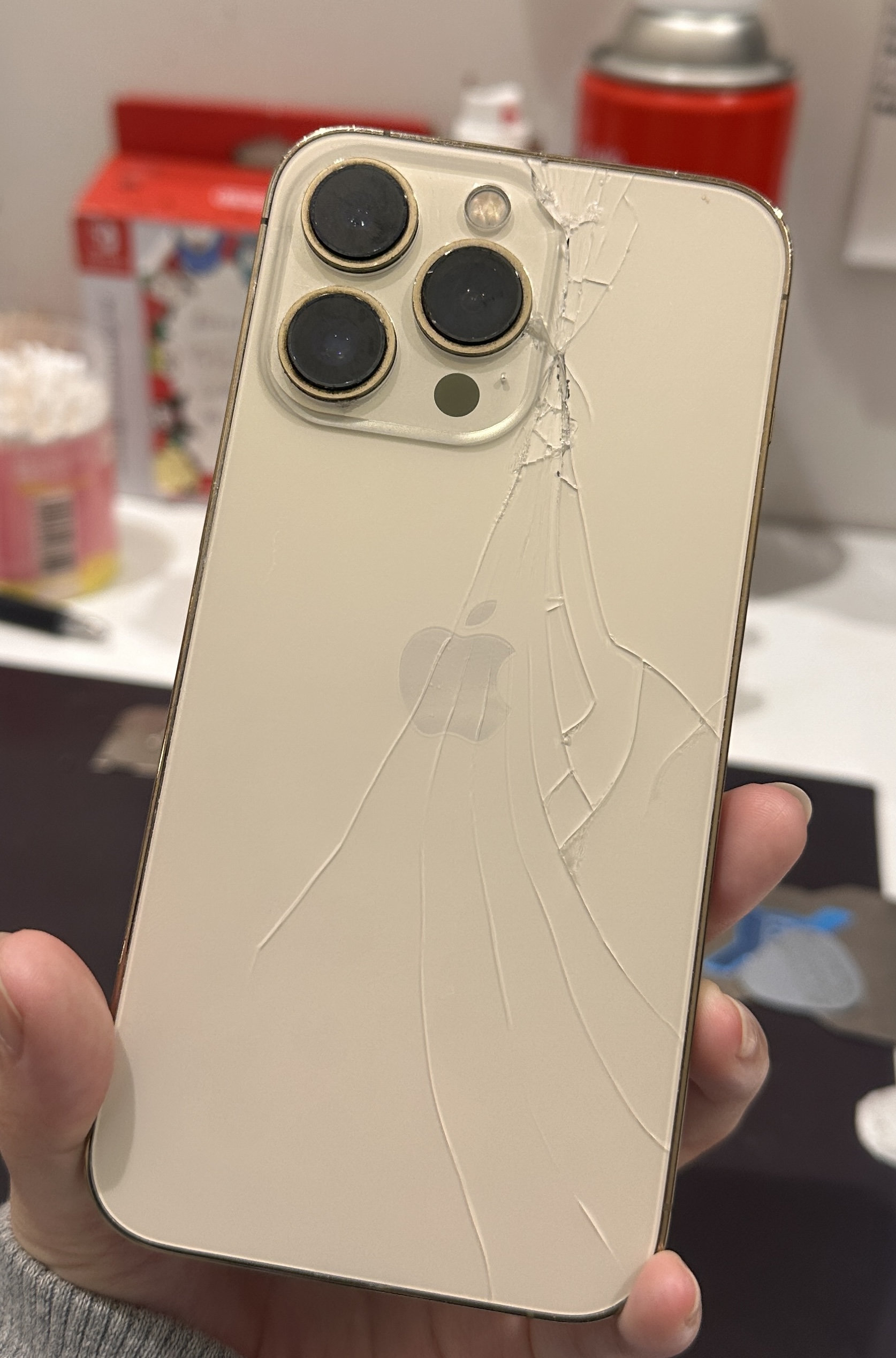 背面割れ修理】枚方市よりご来店！iPhone13Proの背面修理 | スマ