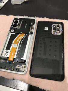 ZenFone8の修理中