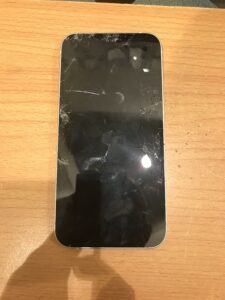 iPhone13　画面割れ