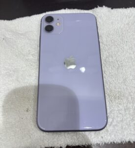 修理前のiPhone11の状態