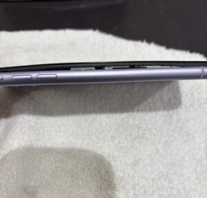 修理前のiPhone11の状態