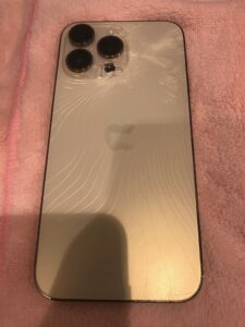 枚方付近で、背面割れ修理