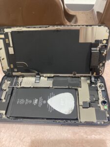 iPhone12miniの修理中