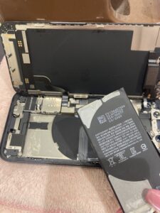 iPhone12miniの修理中