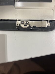 iPhoneSE3の修理中