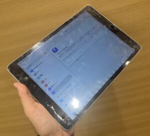iPad画面割れ修理前の様子