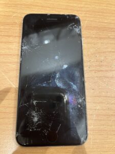 枚方市からiPhone画面割れ修理にてご来店