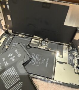 iPhone修理　枚方市　iPhone12ProMax修理　バッテリー交換　枚方市