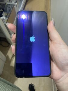iPhoneXsの修理中
