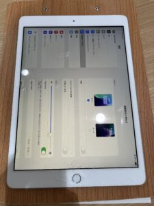 iPad7世代画面割れ修理前