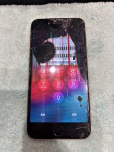 iPhone修理前の状態、樟葉