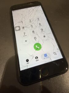 iPhoneSE3の修理前