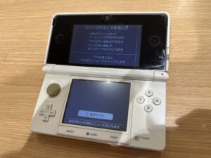 ３DS修理 枚方市 - バッテリー交換修理が完了し無事に起動した3DS