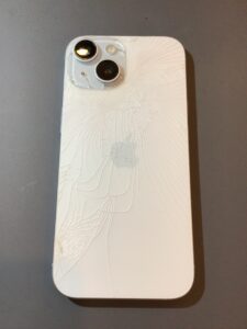iPhone X ホワイト 背面ひび割れあり iPhone 背面ガラス割れ｜東大阪市加納よりご来店