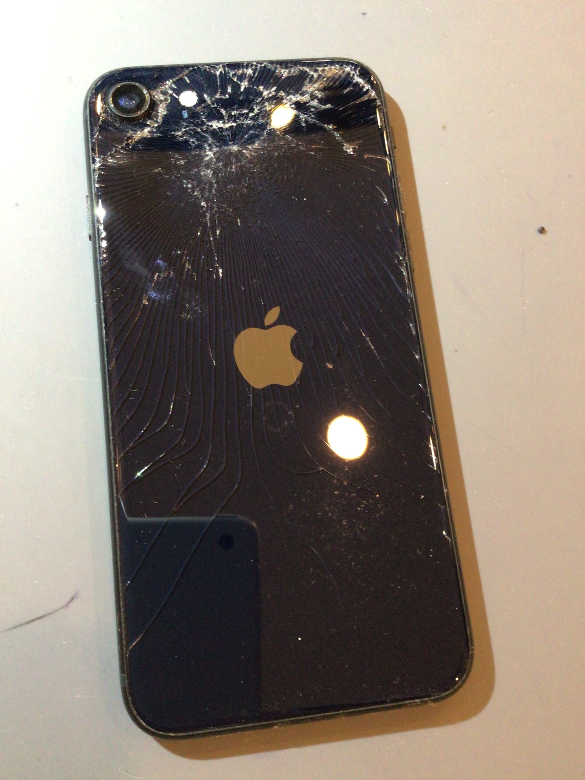 iPhone SE3｜背面割れ修理｜スマホスピタル住道オペラパーク