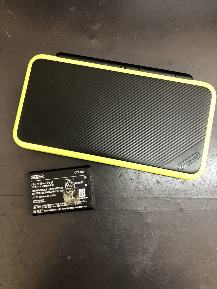 2DS LL HYLIAN SHIELD EDITION バッテリー交換済み New 2DS LLの 
