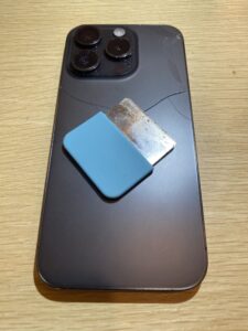 iPhone15Pro 背面ガラス割れ】即日修理できます！ | スマホスピタル東