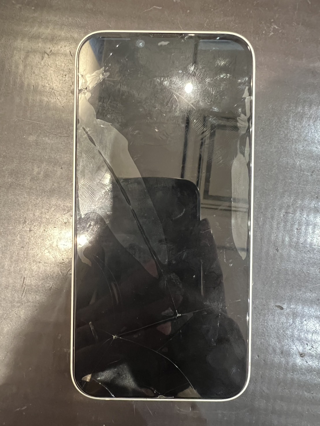 水没してしまった【iPhone16e】の復旧修理をご紹介 | スマホスピタル東