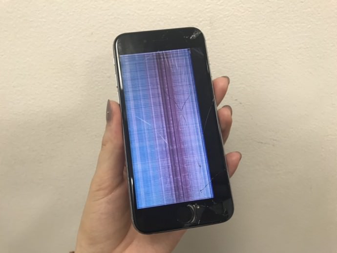 Iphone7の画面が砂嵐のように線が入ってしまった修理をさせていただきました スマホスピタル京都河原町
