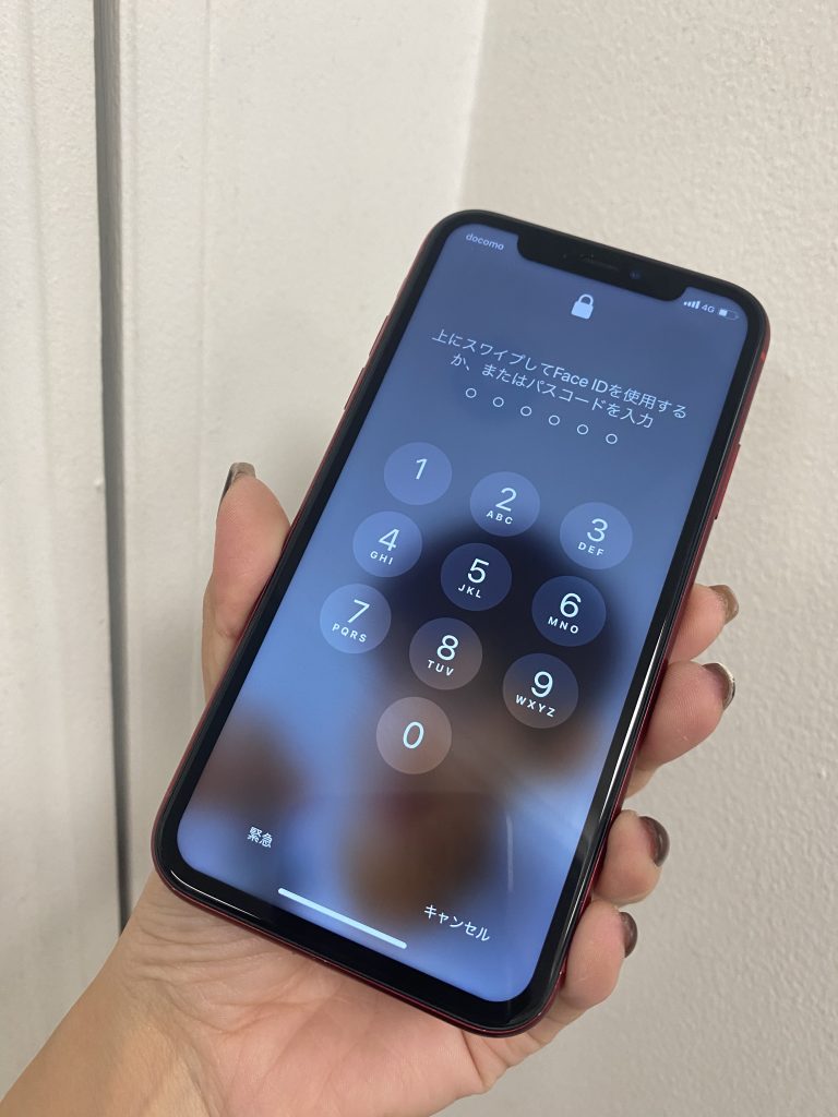 iPhoneXRの画面に縦線がいっぱい！データそのままで即日修理するならスマホスピタル京都河原町店へ