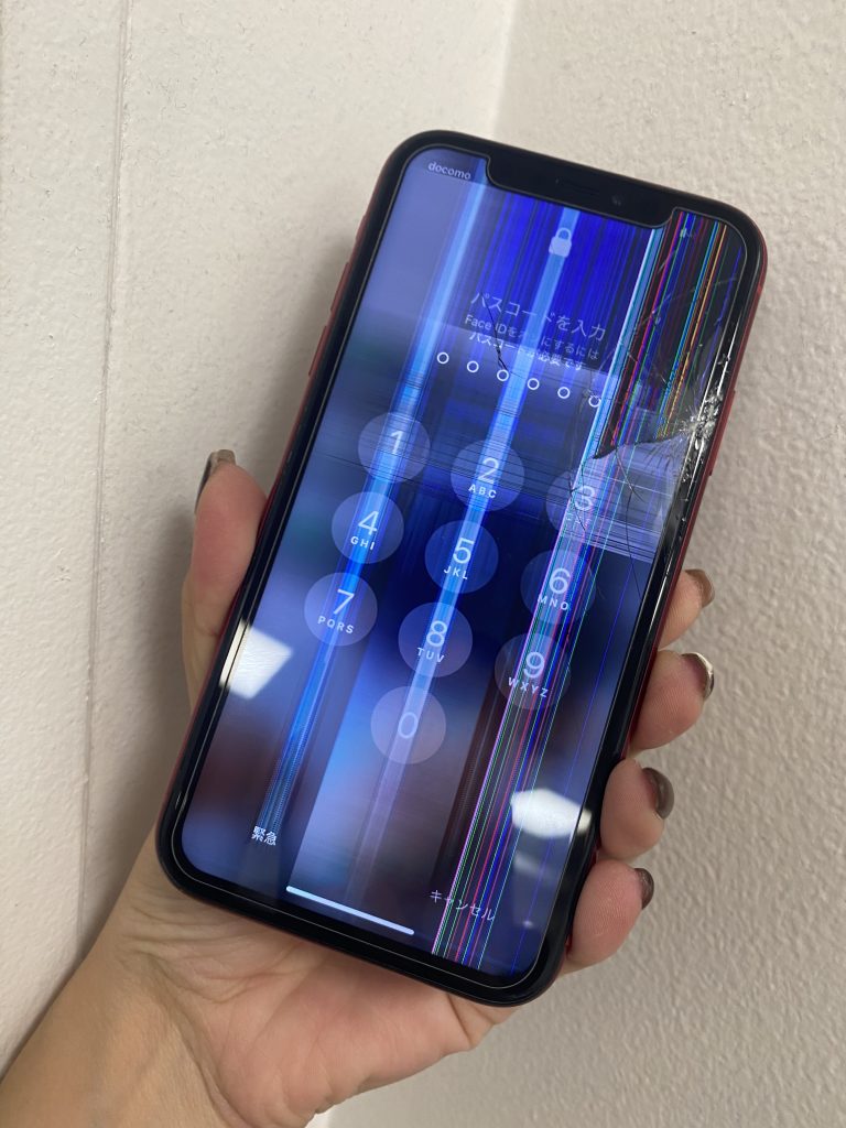 iPhoneXRの画面に縦線がいっぱい！データそのままで即日修理するならスマホスピタル京都河原町店へ
