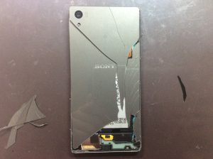 Xperia】画面割れ、背面パネルの割れも修理できます！（箕面市・豊中市