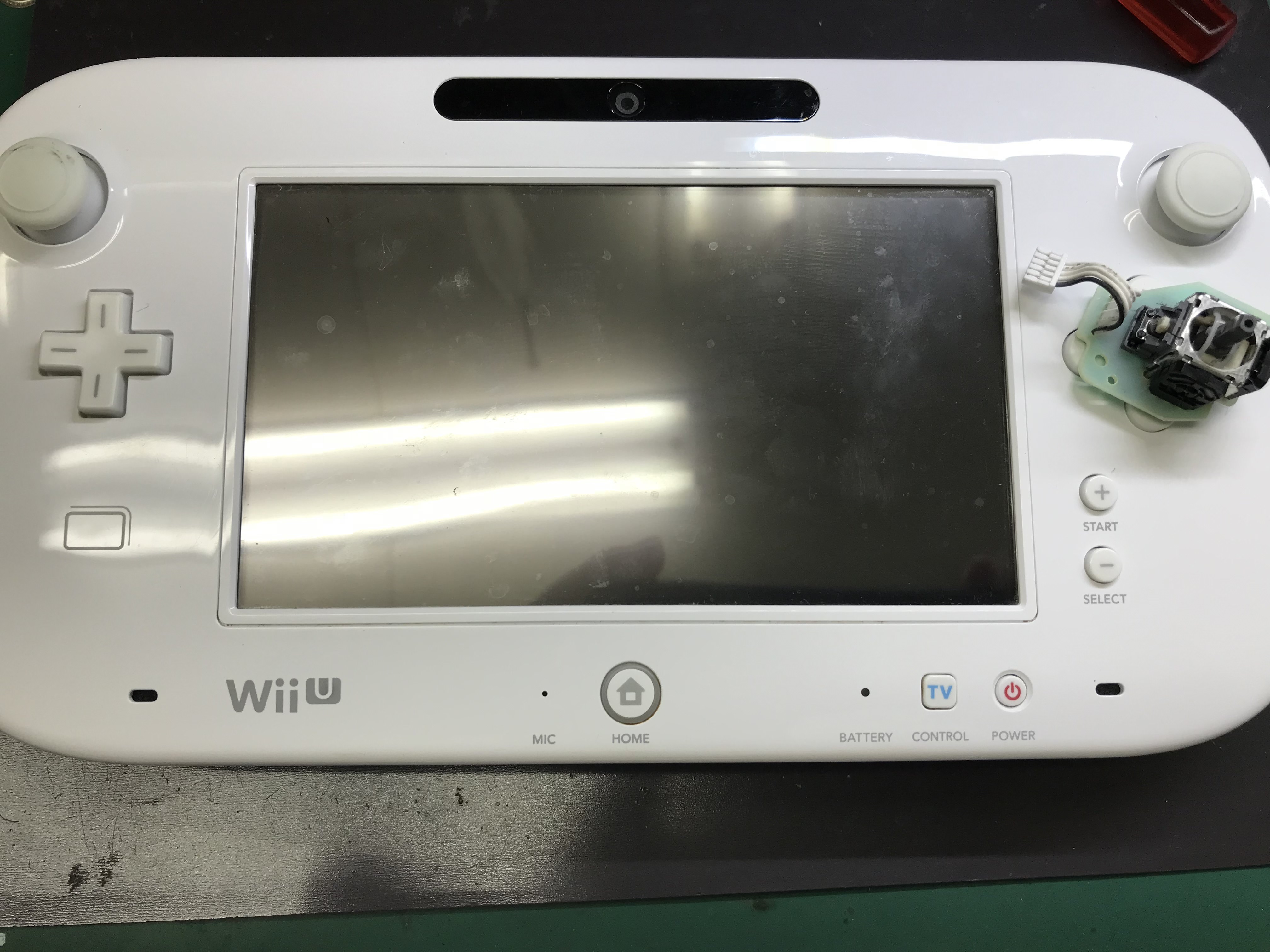 Wii Uのアナログスティックが故障 右に向かって操作される症状も交換修理で正常に スマホスピタル和泉府中