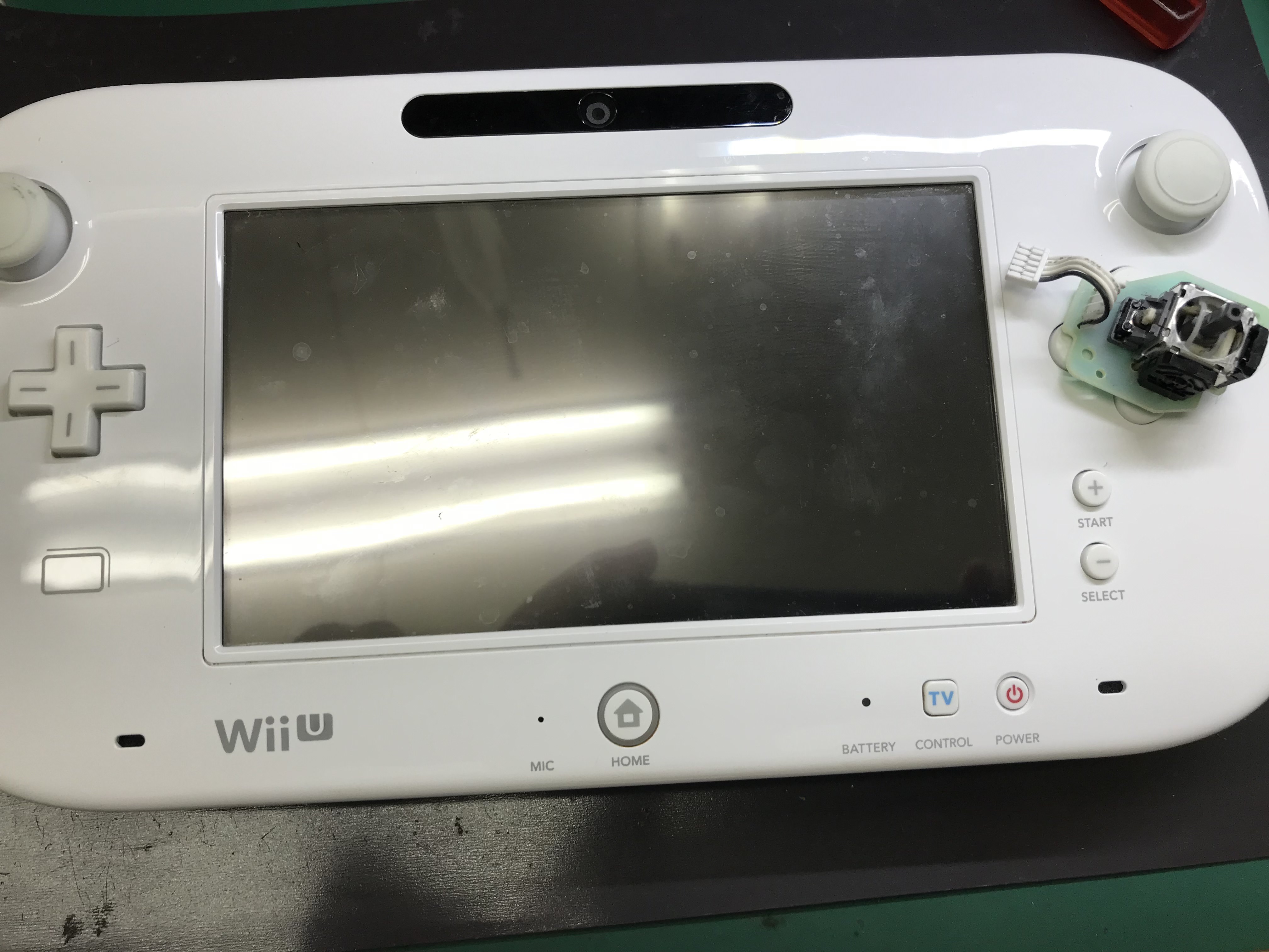 Wii U Gamepadのアナログスティックが故障 補正で直らない時は交換修理で改善 スマホスピタル和泉府中