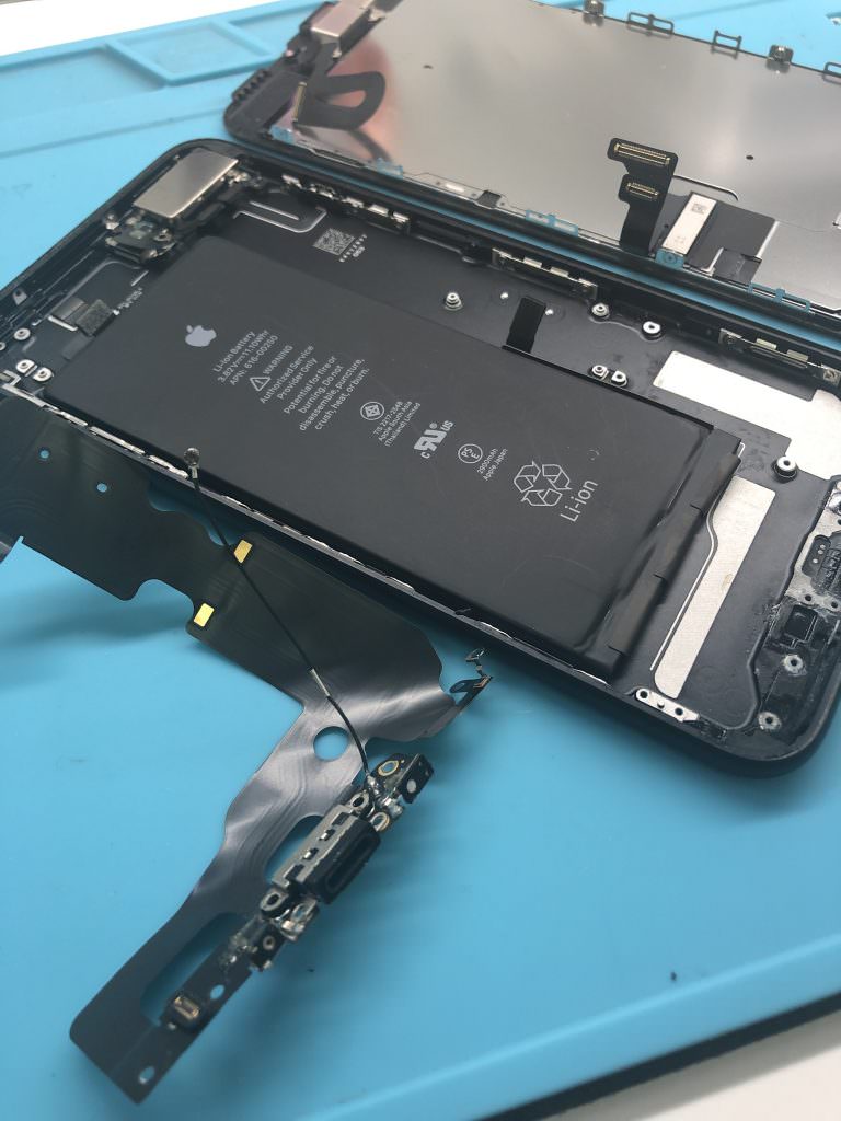 iPhone 7plus ドックコネクター交換修理